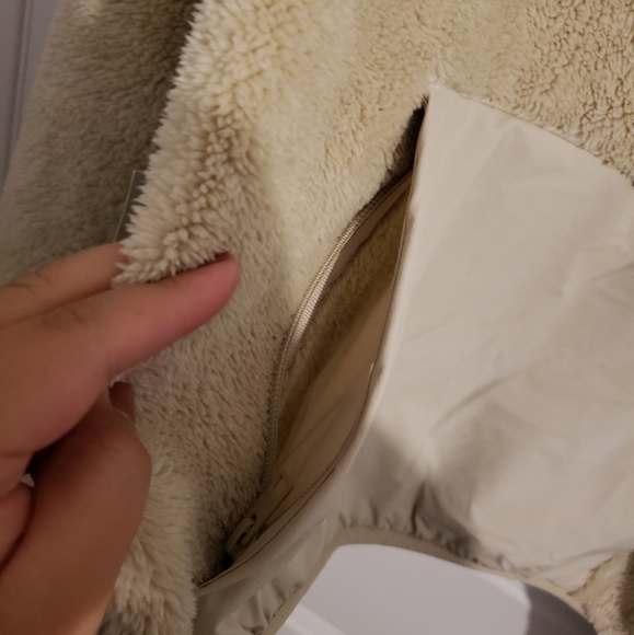 TNA ARITZIA Keaton Mullein Fuzzy Cropped Hoodie - Picture 10 of 12